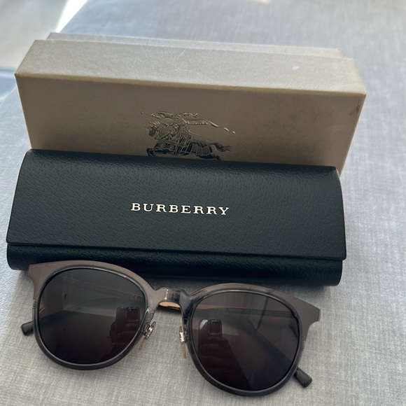 Burberry sunglasses - Picture 4 of 4
